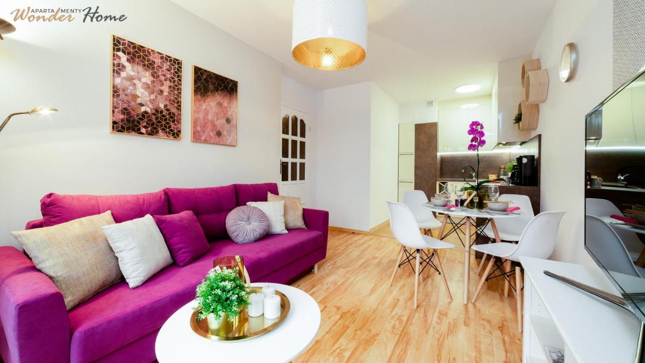 Wonder Home: With Balconies Apartment